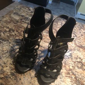 Debs-heels